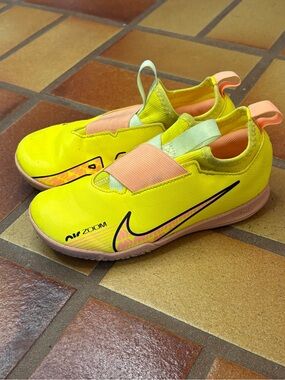 Nike Kids indoor soccer shoes in Neon Yellow & Peach